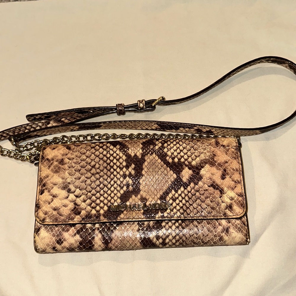 Michael Kors Crossbody Wallet on Chain